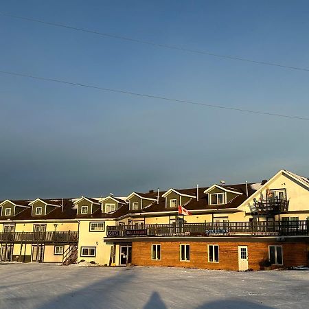 North Adventure Inn Cochrane Bagian luar foto