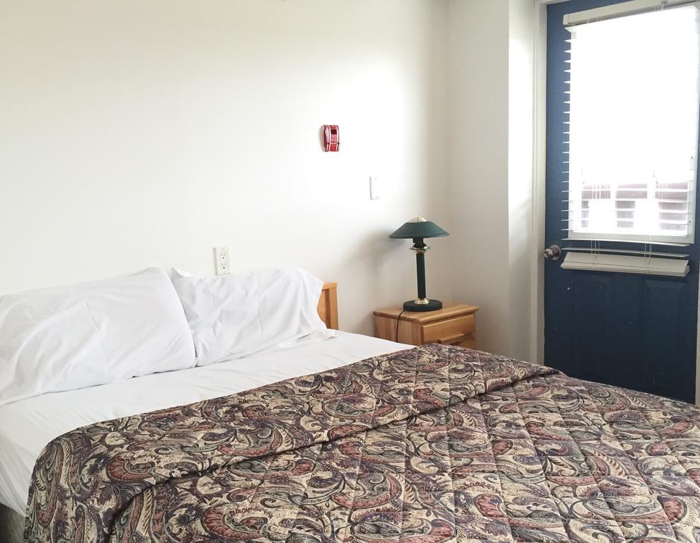 North Adventure Inn Cochrane Bagian luar foto