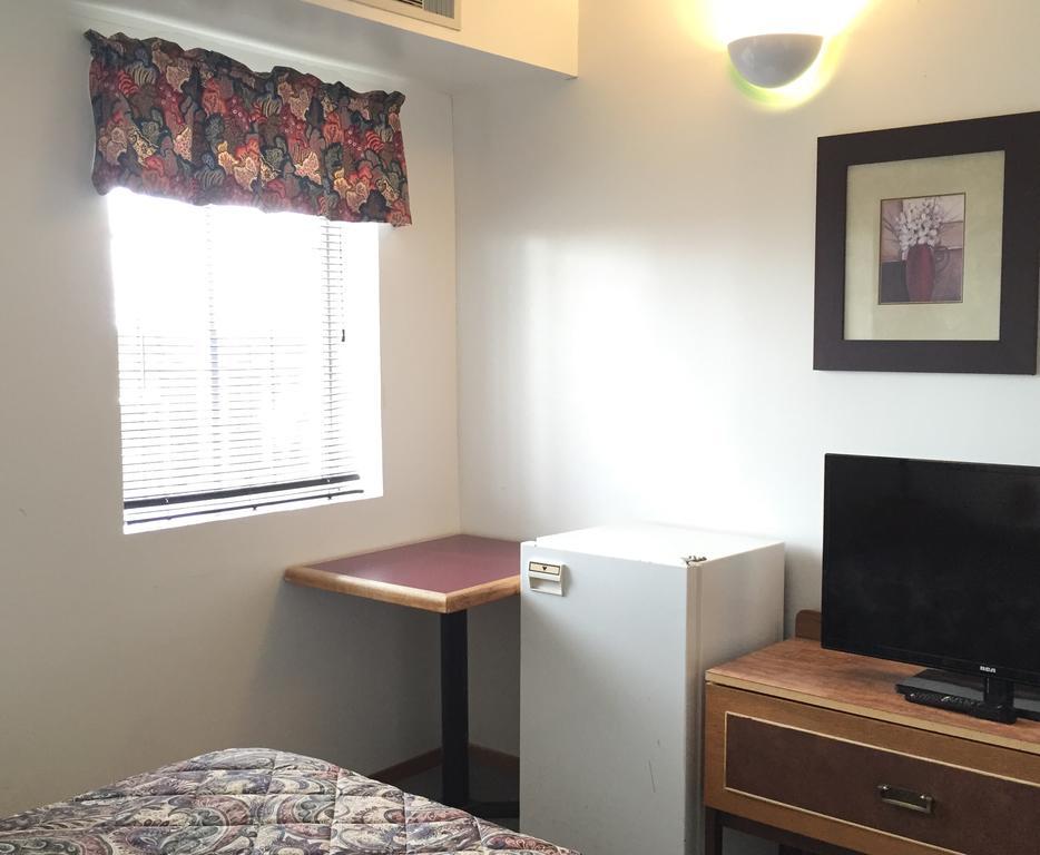 North Adventure Inn Cochrane Bagian luar foto