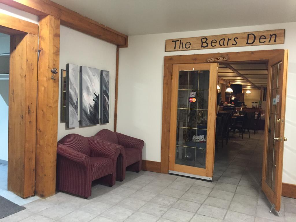 North Adventure Inn Cochrane Bagian luar foto