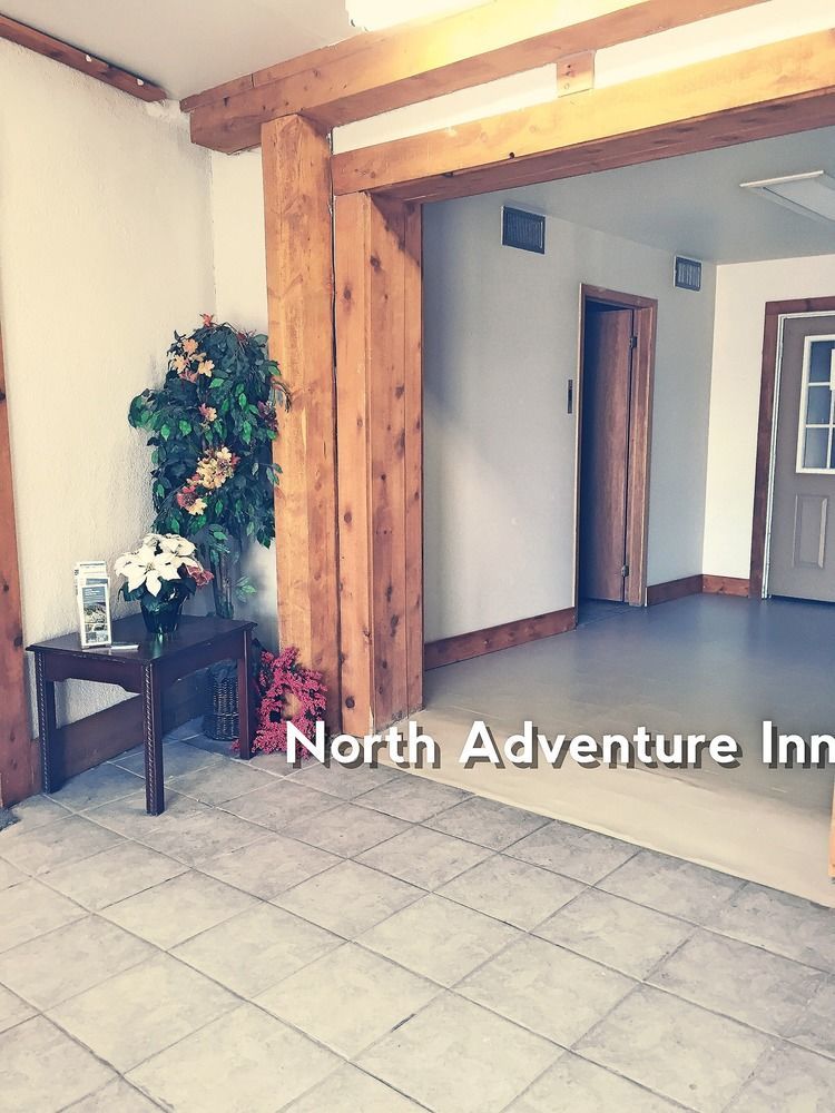 North Adventure Inn Cochrane Bagian luar foto